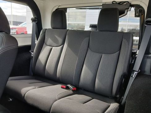 Used 2018 Jeep Wrangler Sahara w/ Connectivity Group image 11