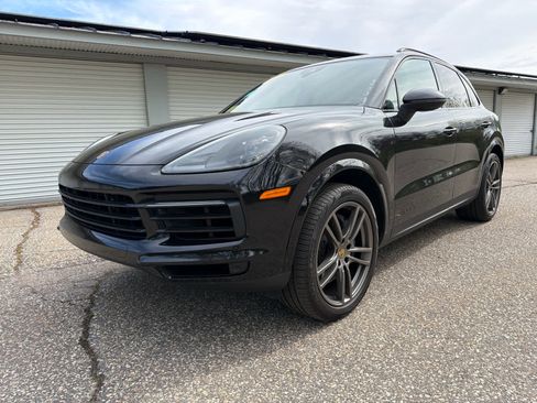 Used 2022 Porsche Cayenne AWD/4WD image 1