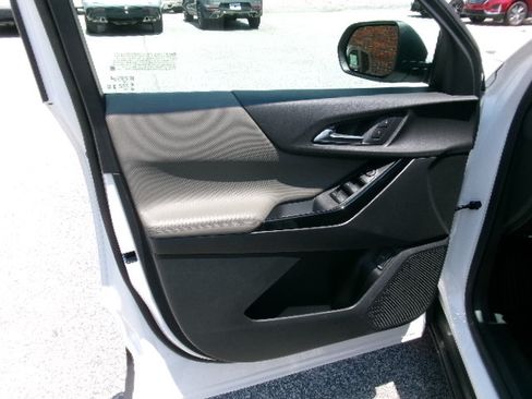 Used 2026 Chevrolet Equinox LT w/ Convenience Package II FWD image 20