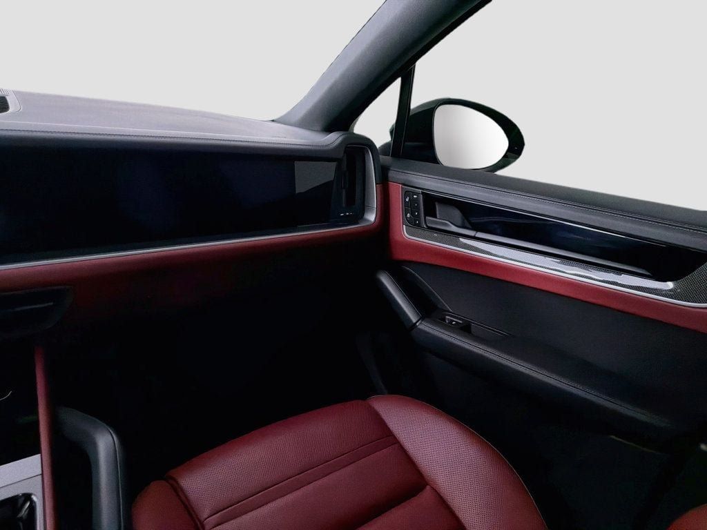 Certified 2024 Porsche Cayenne Coupe AWD/4WD image 25