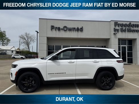 Used 2023 Jeep Grand Cherokee Altitude image 2