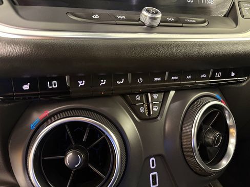 Used 2025 Chevrolet Blazer LT FWD image 32