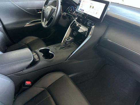 Used 2023 Toyota Venza AWD/4WD image 15