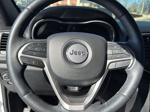 Used 2019 Jeep Grand Cherokee Altitude image 17