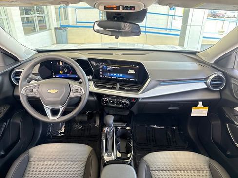 New 2026 Chevrolet Trax LT w/ LT Convenience Package FWD image 12