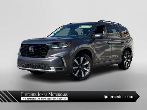 Used 2023 Honda Pilot Touring image 1