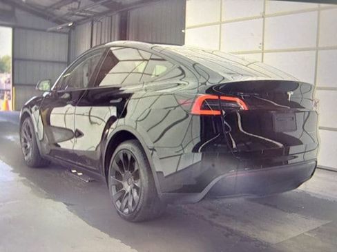 Used 2025 Tesla Model Y Long Range AWD/4WD image 4