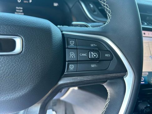 Used 2023 Jeep Grand Cherokee L Limited image 23