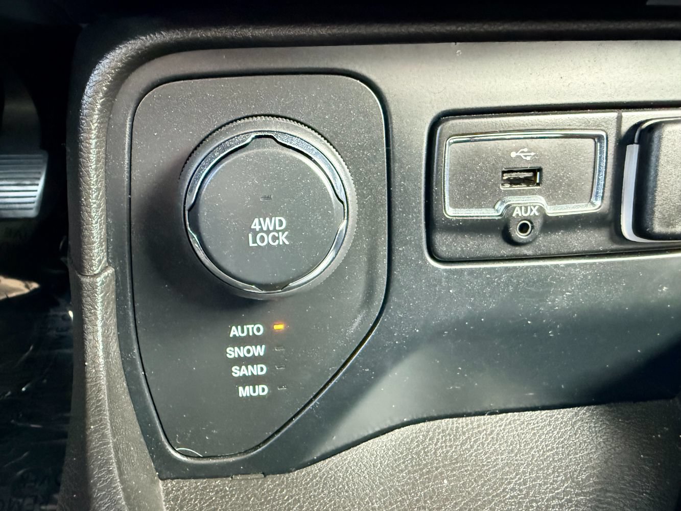 Used 2017 Jeep Renegade Altitude AWD/4WD image 19