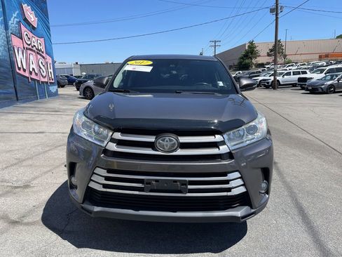 Used 2017 Toyota Highlander Plus w/ Carpet Mat Package AWD/4WD image 5