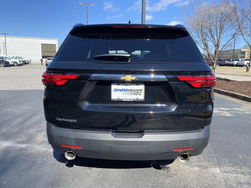 Used 2023 Chevrolet Traverse LS image 8