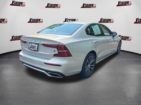 Used 2021 Volvo S60 T5 Momentum w/ Advanced Package AWD/4WD image 5