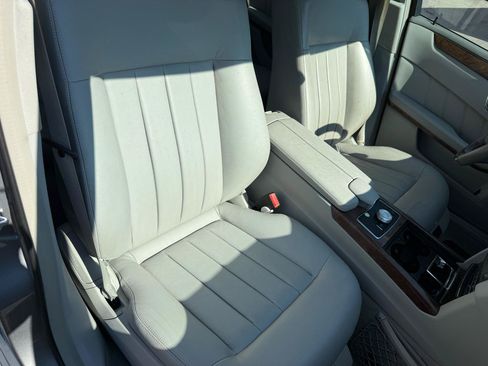 Used 2011 Mercedes-Benz E 350 4MATIC Wagon image 9