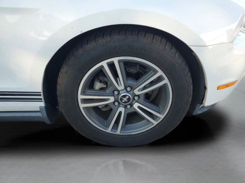 Used 2010 Ford Mustang Convertible RWD image 28