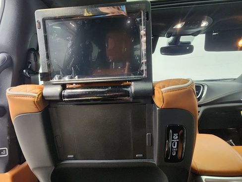 New 2026 Chrysler Pacifica Pinnacle image 19