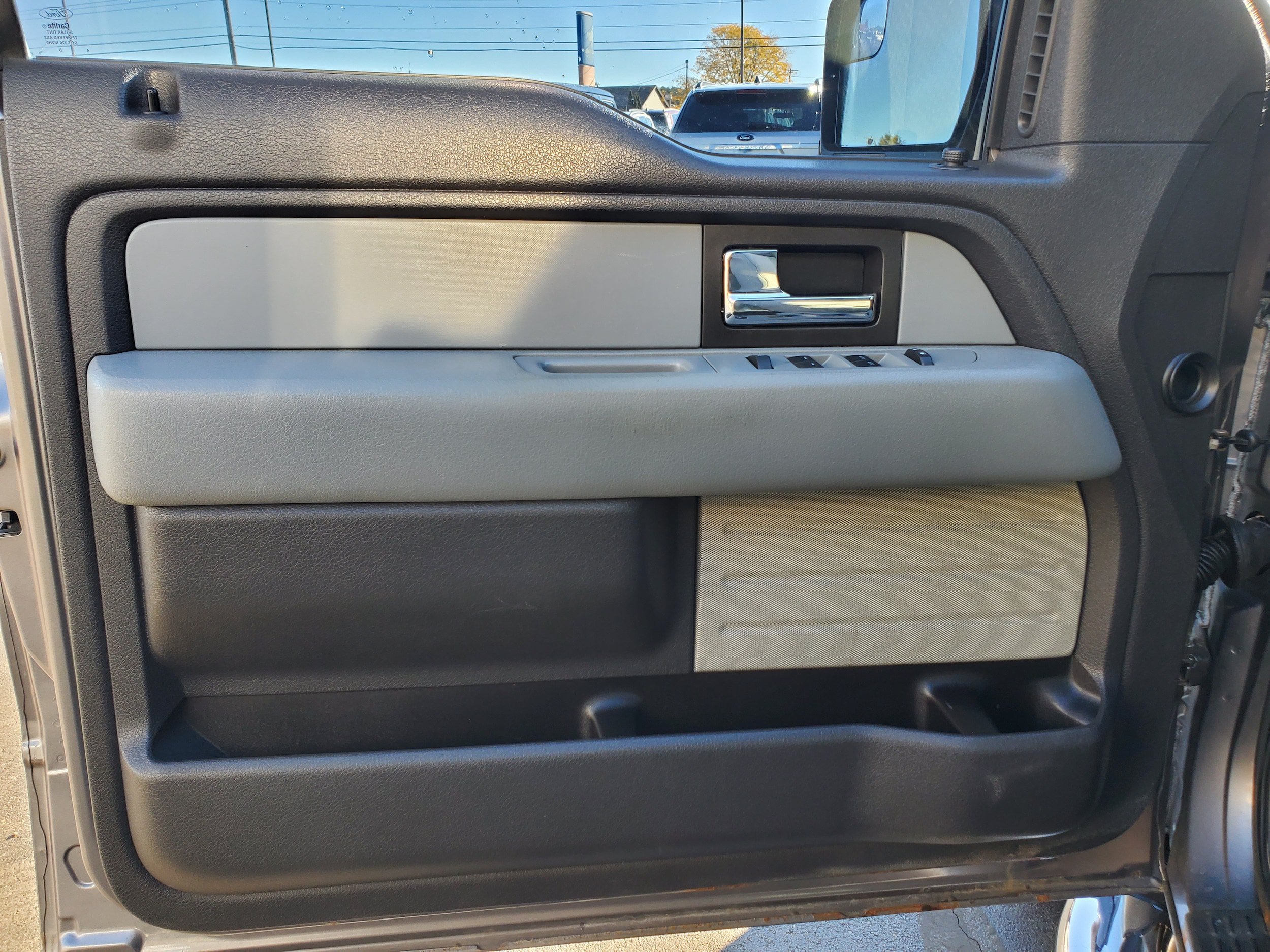 Used 2014 Ford F150 XLT w/ XLT Chrome Package AWD/4WD image 9