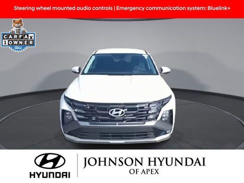 Certified 2025 Hyundai Tucson SE image 3