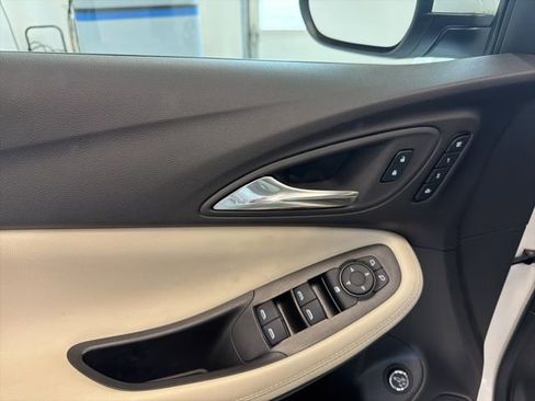 Used 2025 Buick Encore GX Avenir w/ Avenir Convenience Package AWD/4WD image 31