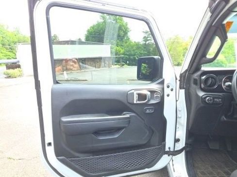 Used 2022 Jeep Gladiator Sport AWD/4WD image 12