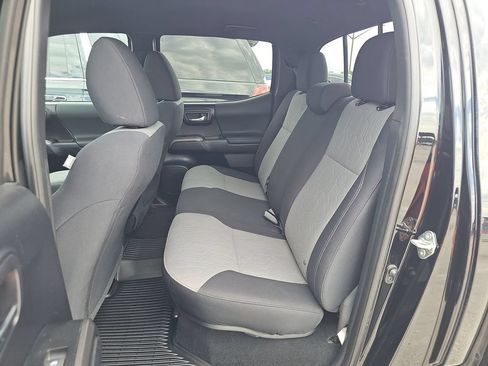 Used 2020 Toyota Tacoma TRD Off-Road w/ Technology Package AWD/4WD image 9