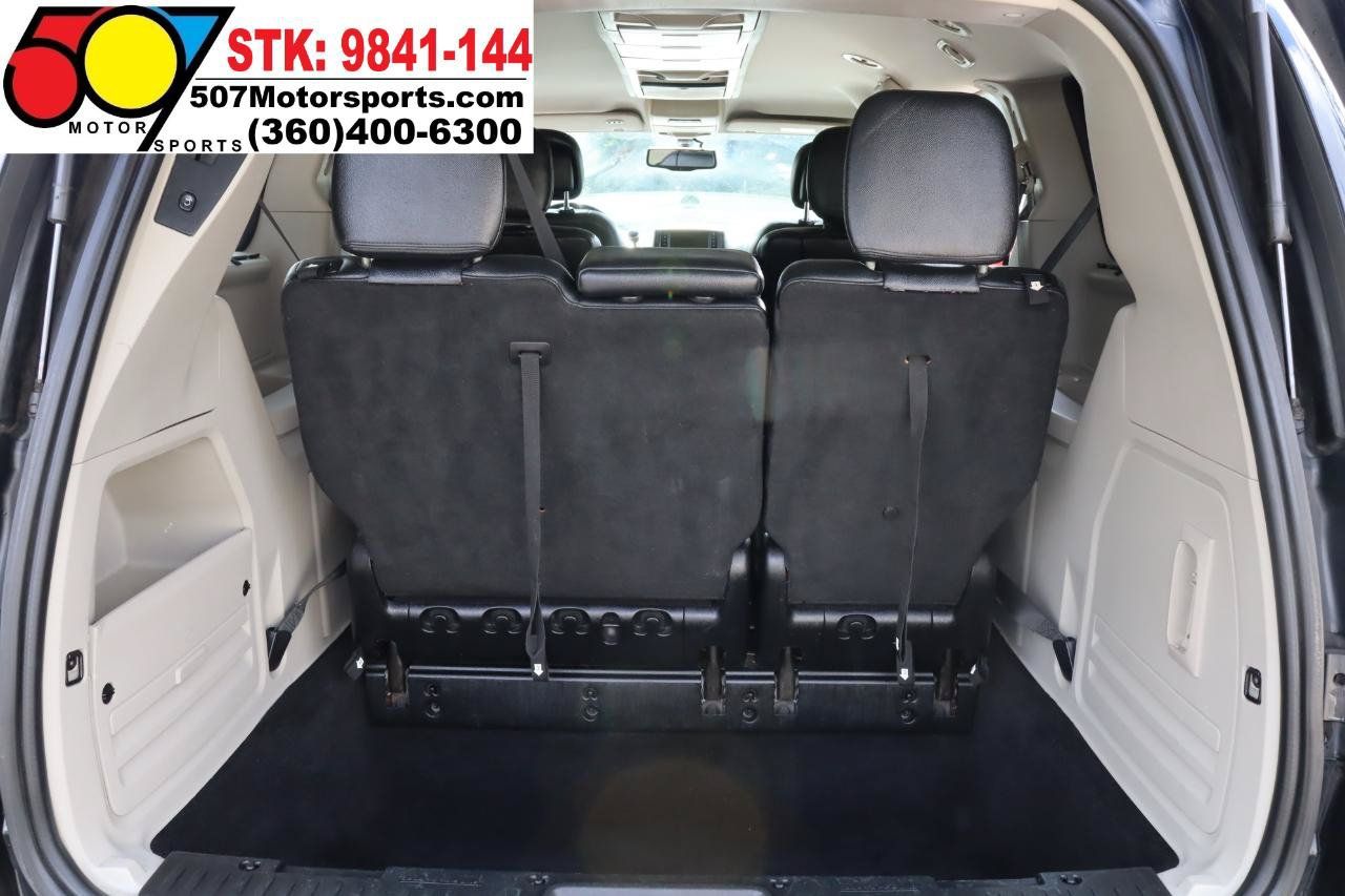 Used 2014 Chrysler Town & Country Touring-L FWD image 15