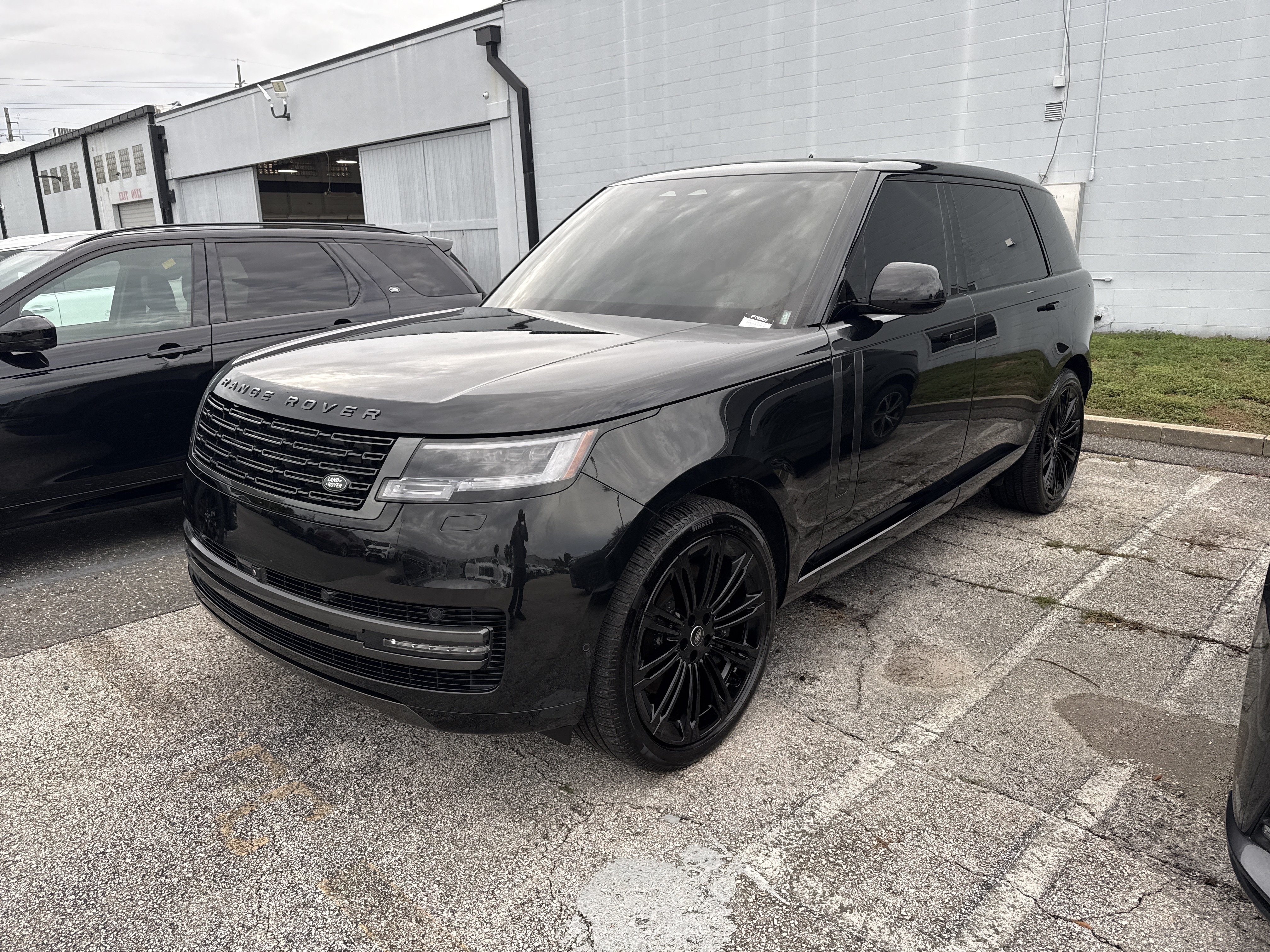 Used 2025 Land Rover Range Rover Long Wheelbase Autobiography AWD/4WD image 1