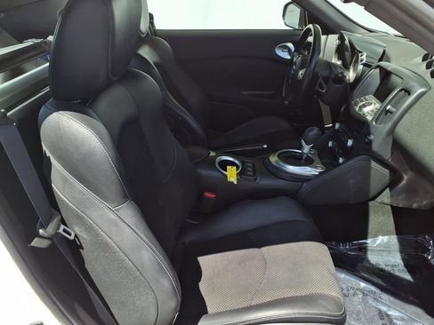 Used 2013 Nissan 370Z Touring RWD image 18