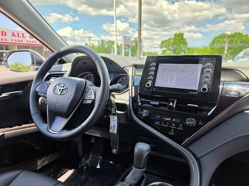 Used 2024 Toyota Camry SE w/ Cold Weather Package FWD image 13