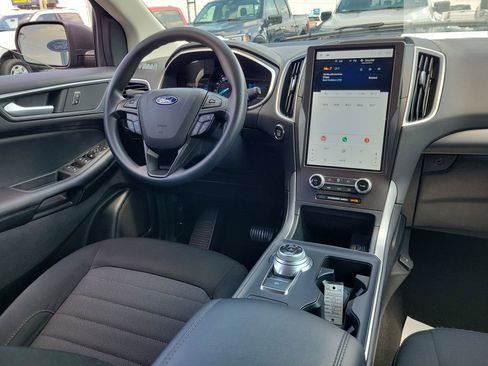 Certified 2021 Ford Edge SE FWD image 13