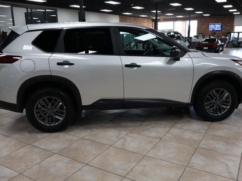 Used 2024 Nissan Rogue S AWD/4WD image 6