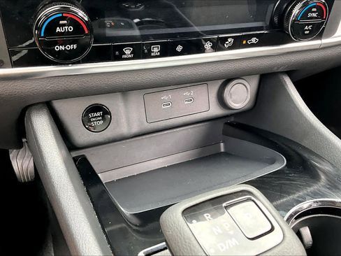 Used 2025 Nissan Rogue SV AWD/4WD image 31