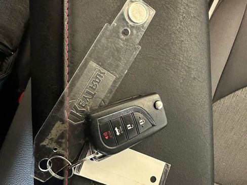 Used 2022 Toyota Camry LE image 8