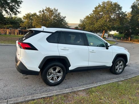 Used 2022 Toyota RAV4 XLE w/ Convenience Package FWD image 5