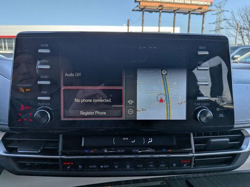 Used 2022 Toyota Sienna Limited image 20