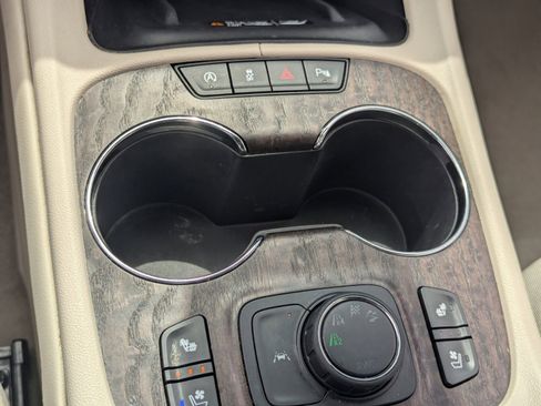 Used 2023 GMC Acadia Denali image 26