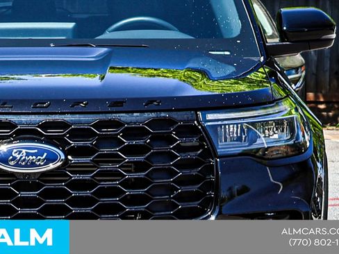Used 2025 Ford Explorer ST-Line w/ ST-Line Street Pack AWD/4WD image 15