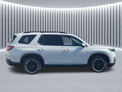 New 2026 Honda Pilot image 2