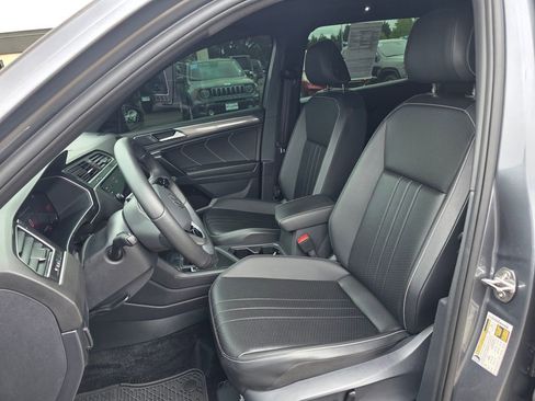 Used 2024 Volkswagen Tiguan SE R-Line FWD image 4