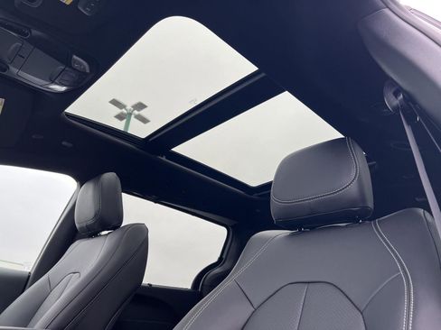 New 2026 Chrysler Pacifica Select AWD/4WD image 38