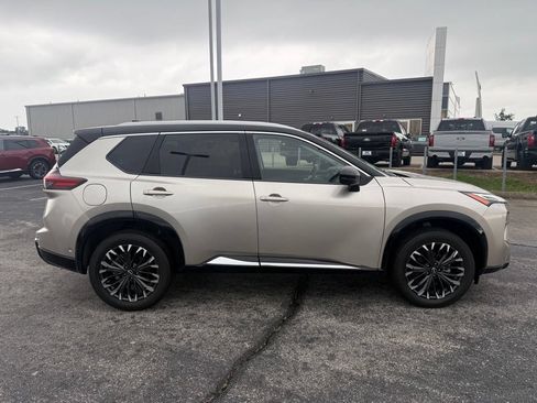 Used 2025 Nissan Rogue Platinum FWD image 14