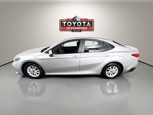 Used 2025 Toyota Camry LE image 4