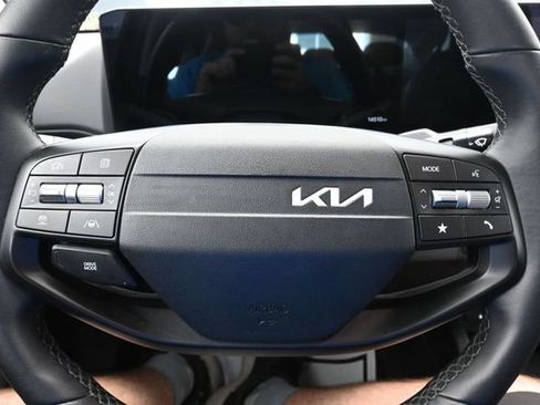 Used 2025 Kia K4 EX FWD image 35