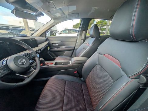New 2025 Nissan Kicks SR FWD image 7