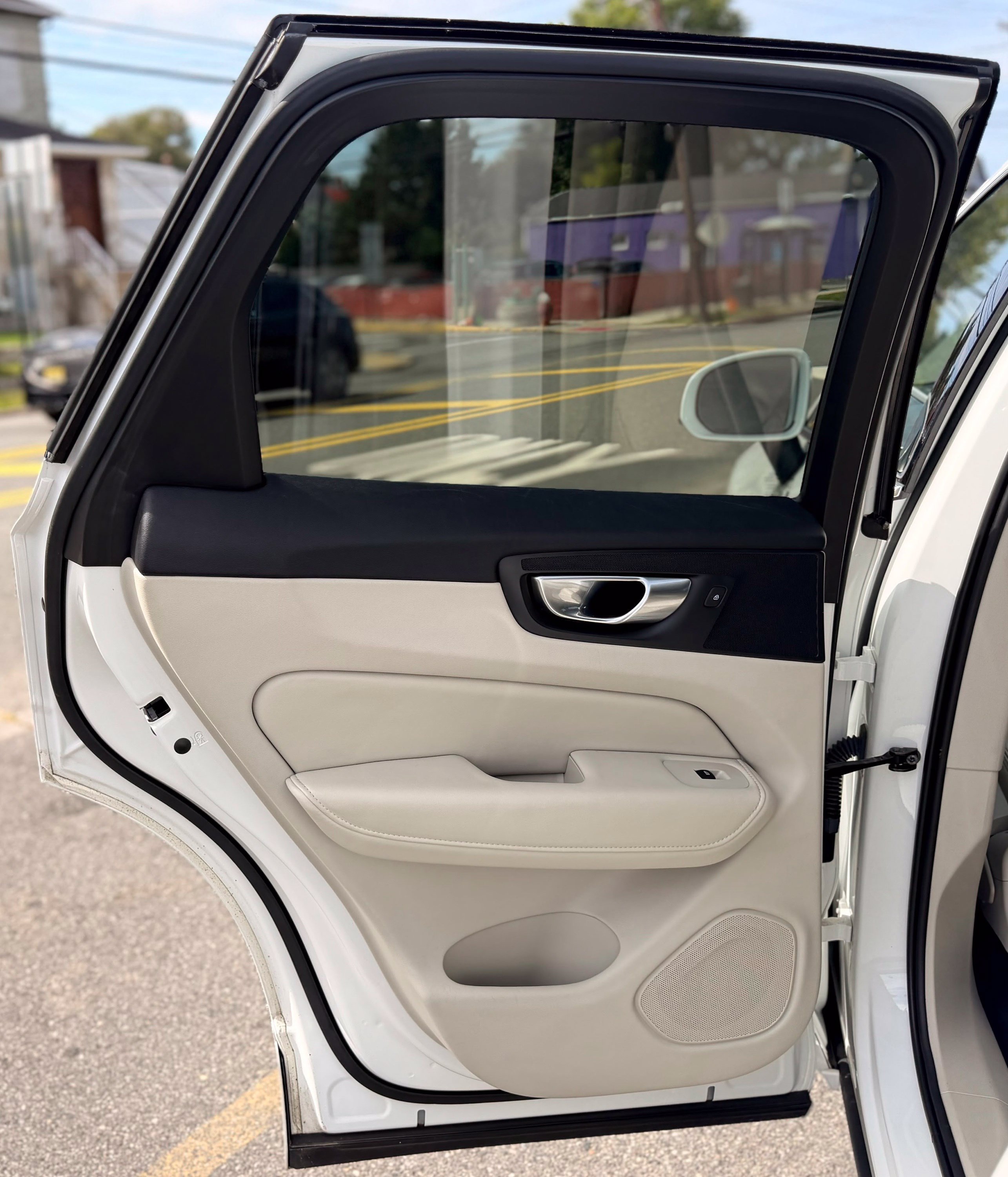 Used 2021 Volvo XC60 T6 Inscription w/ Advanced Package AWD/4WD image 16