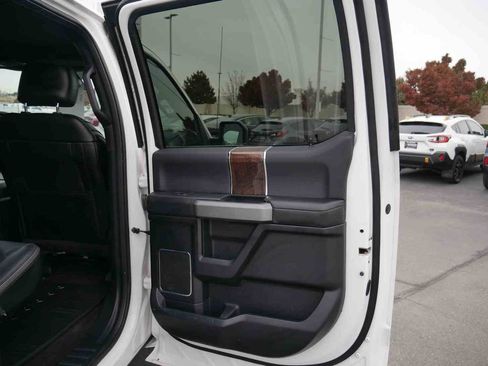 Used 2015 Ford F150 Platinum w/ Equipment Group 701A Luxury image 29