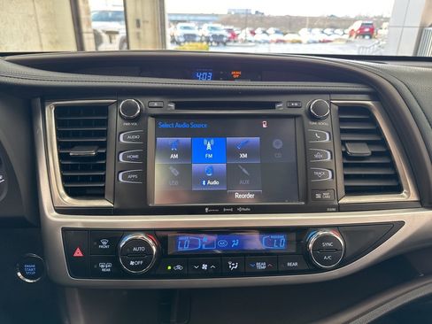 Used 2018 Toyota Highlander XLE image 27