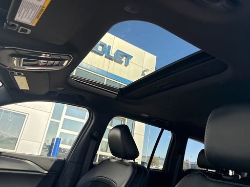 Used 2023 Jeep Grand Cherokee Altitude image 19