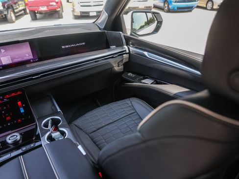 Used 2025 Cadillac Escalade V w/ LPO, ONYX Package AWD/4WD image 28