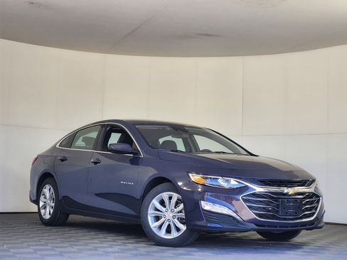 Used 2025 Chevrolet Malibu LT FWD image 1