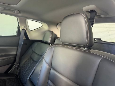 Used 2024 Kia Sorento S w/ Panoramic Sunroof Package FWD image 11